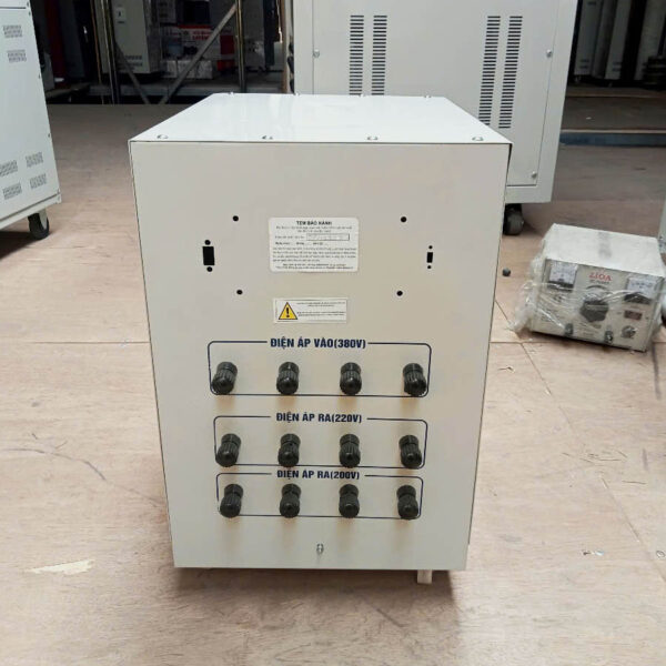 bien-ap-xoay-chieu-3pha-6kva-4