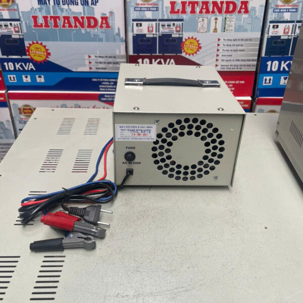 may-sac-binh-ac-quy-o-to-24v-5